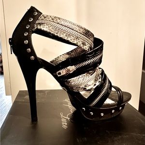 Zipper detail black Snake animal print Platform with thin heel.